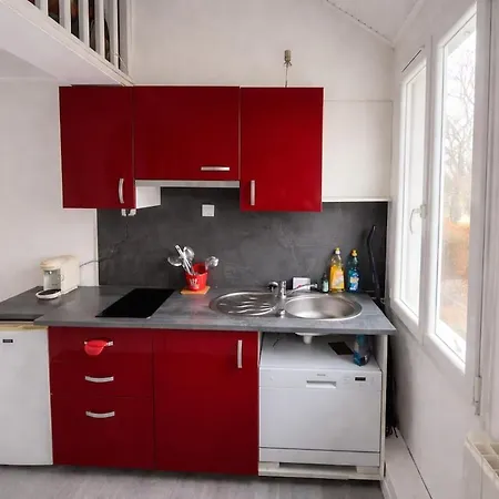 A 200 M De La * Saint-Michel-Chef-Chef